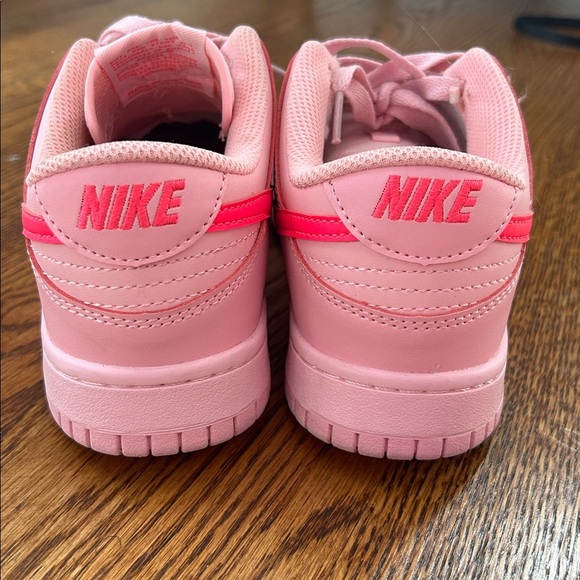 Nike Dunk Low Triple Pink - Picture 5 of 6